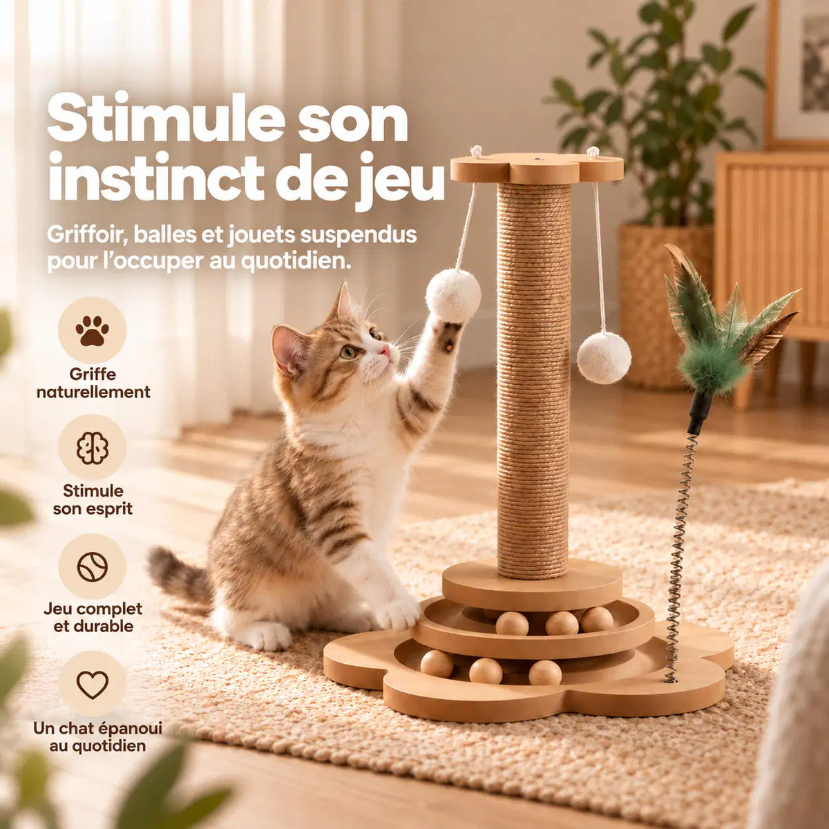 Un chat jouant avec les balles suspendues du griffoir vertical, posé sur un tapis